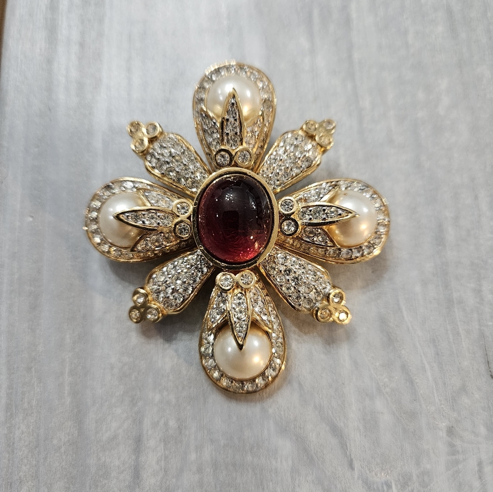 Vintage Ciner Starburst Brooch Red Cabachon Faux Pearl's & Rhinestones